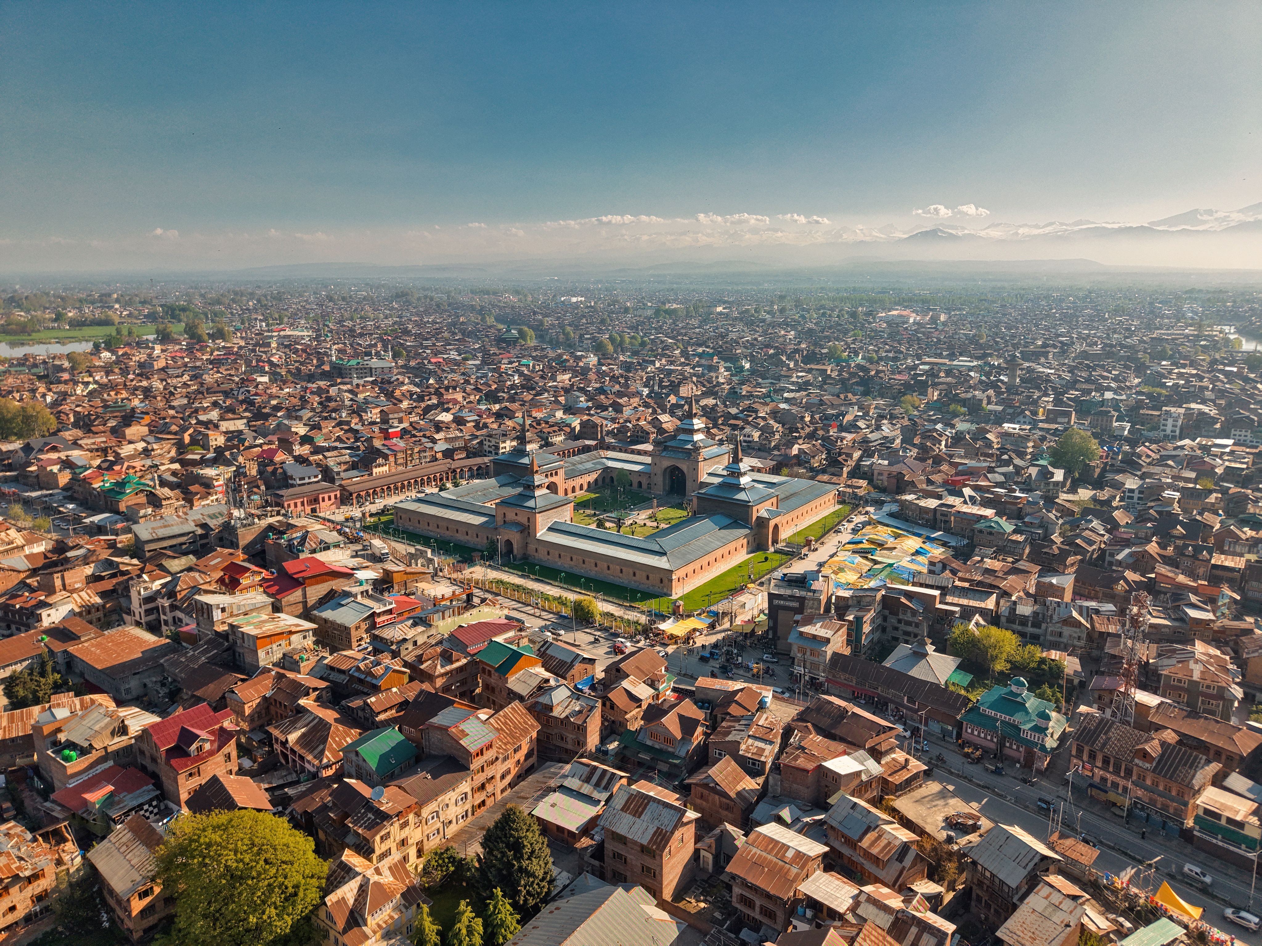 Aerial view of Srinagar and Jamia Masjid for planning a Kashmir itinerary